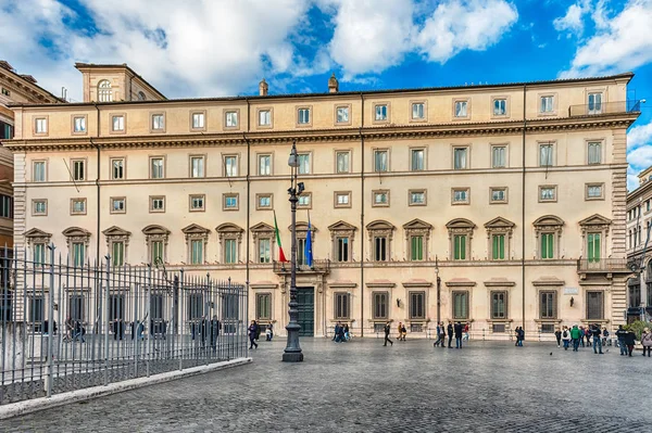 Facciata di Palazzo Chigi, edificio iconico nel centro di Roma — Foto Stock