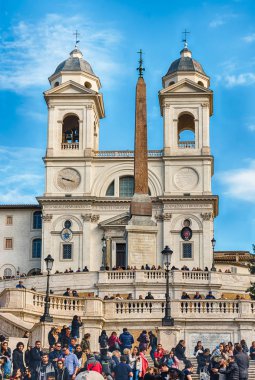 Trinita Dei Monti Kilisesi, Roma 'da ikonik bir dönüm noktası, Italya