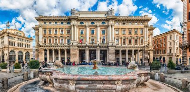 Roma'da Galleria Alberto Sordi'nin panoramik manzarası, İtalya