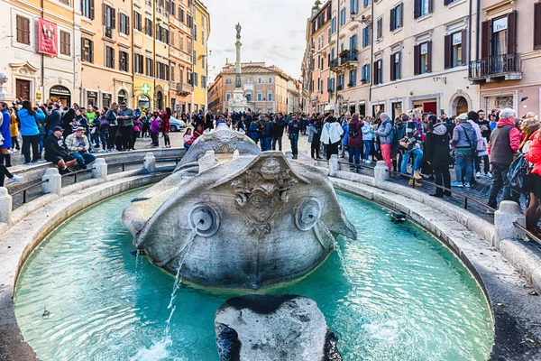 La Fontana della Barcaccia, simbolo di Roma, Italia — Foto Stock