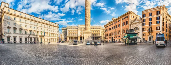 Roma 'nın merkezindeki Piazza Colonna 'nın panoramik manzarası, Italya