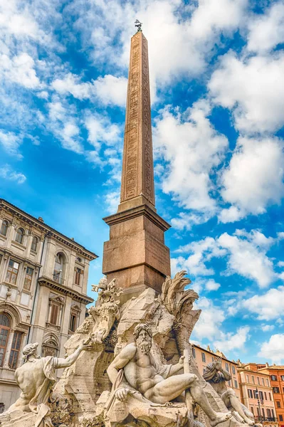 Obélisque et Fontaine des Quatre Rivières à Rome, Italie — Photo