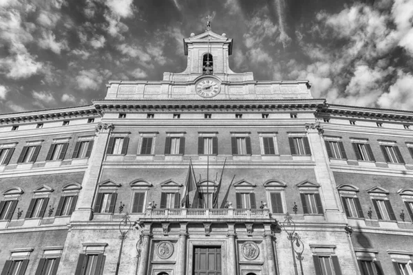 Facciata di Palazzo Montecitorio, edificio iconico nel centro di Roma , — Foto Stock