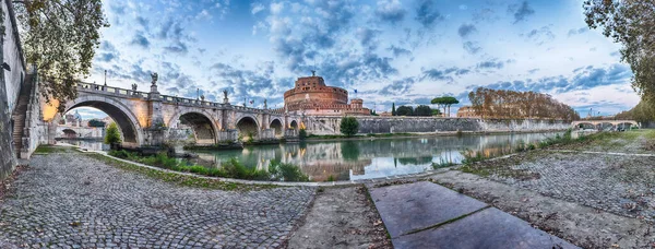 Panorámás kilátás a Castel Sant 'Angelo erőd és híd, Róma, — Stock Fotó