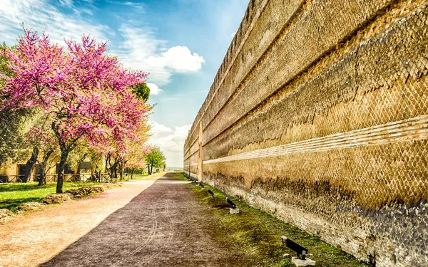 Forntida väggar inuti Villa Adriana (Hadrianus Villa), Tivoli, Det — Stockfoto