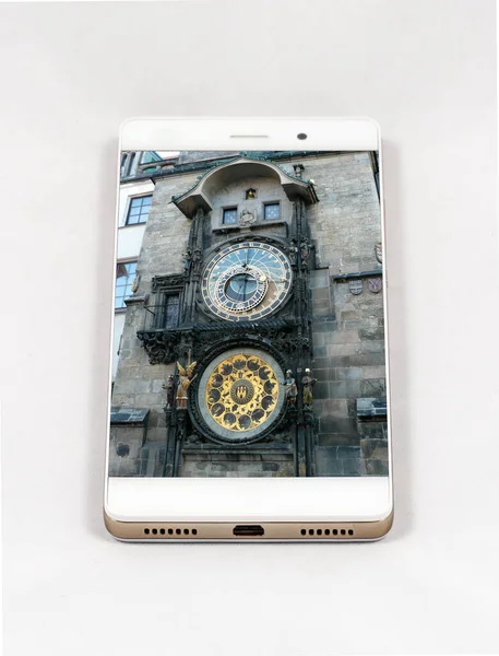 Nowoczesny Smartfon Pełnym Ekranem Obrazu Kultowego Prague Astronomical Clock Czechy — Zdjęcie stockowe