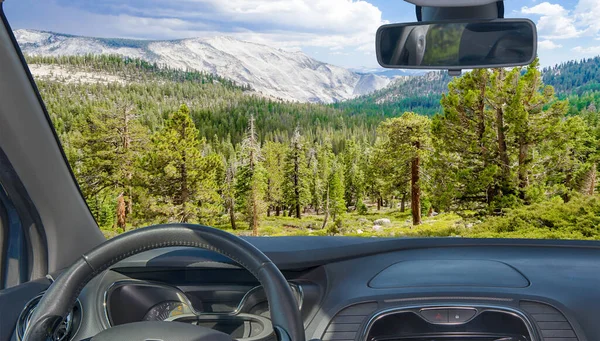 Mirando Través Parabrisas Con Vista Parque Nacional Yosemite California — Foto de Stock