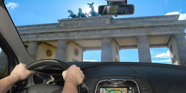 Autorijden Naar Brandenburger Tor Iconische Bezienswaardigheid Berlijn Duitsland — Stockfoto
