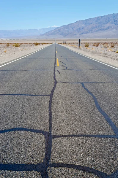 Hot Desert Road Death Valley National Park California Usa — Stock Photo, Image