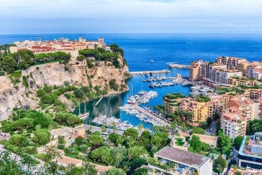 Monako şehrinin panoramik manzarası ve Fontvieille limanı, Monako Prensliği, Cote d 'Azur, Fransız Rivierası
