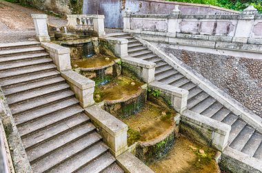 ROME - 28 Nisan 2019 Roma Botanik Bahçesi 'nde çeşmeli sahne merdivenleri