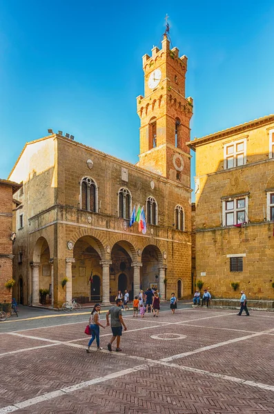 Pienza イタリア 6月23日 6月23日にイタリア トスカーナ州ピエンツァ市の市庁舎の眺め ピエンツァとは実際には ピウスの街 という意味で ローマ教皇ピオ2世広場にあります — ストック写真