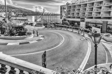 MONTE CARLO, MONACO - 13 Ağustos 2019 'da Monte Carlo, Monaco' daki Monaco Grand Prix pistinin en ünlü bölümlerinden biri olan Fairmont saç tokası veya Loews Virajı