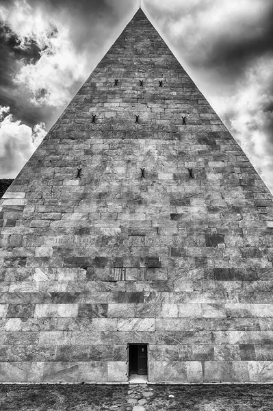 Szenischer Blick Auf Die Pyramide Des Cestius Wahrzeichen Stadtteil Testaccio — Stockfoto