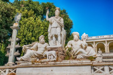 Klasik Fontana del Nettuno, İtalya 'nın başkenti Roma' daki Piazza del Popolo 'da bulunan anıtsal çeşme.
