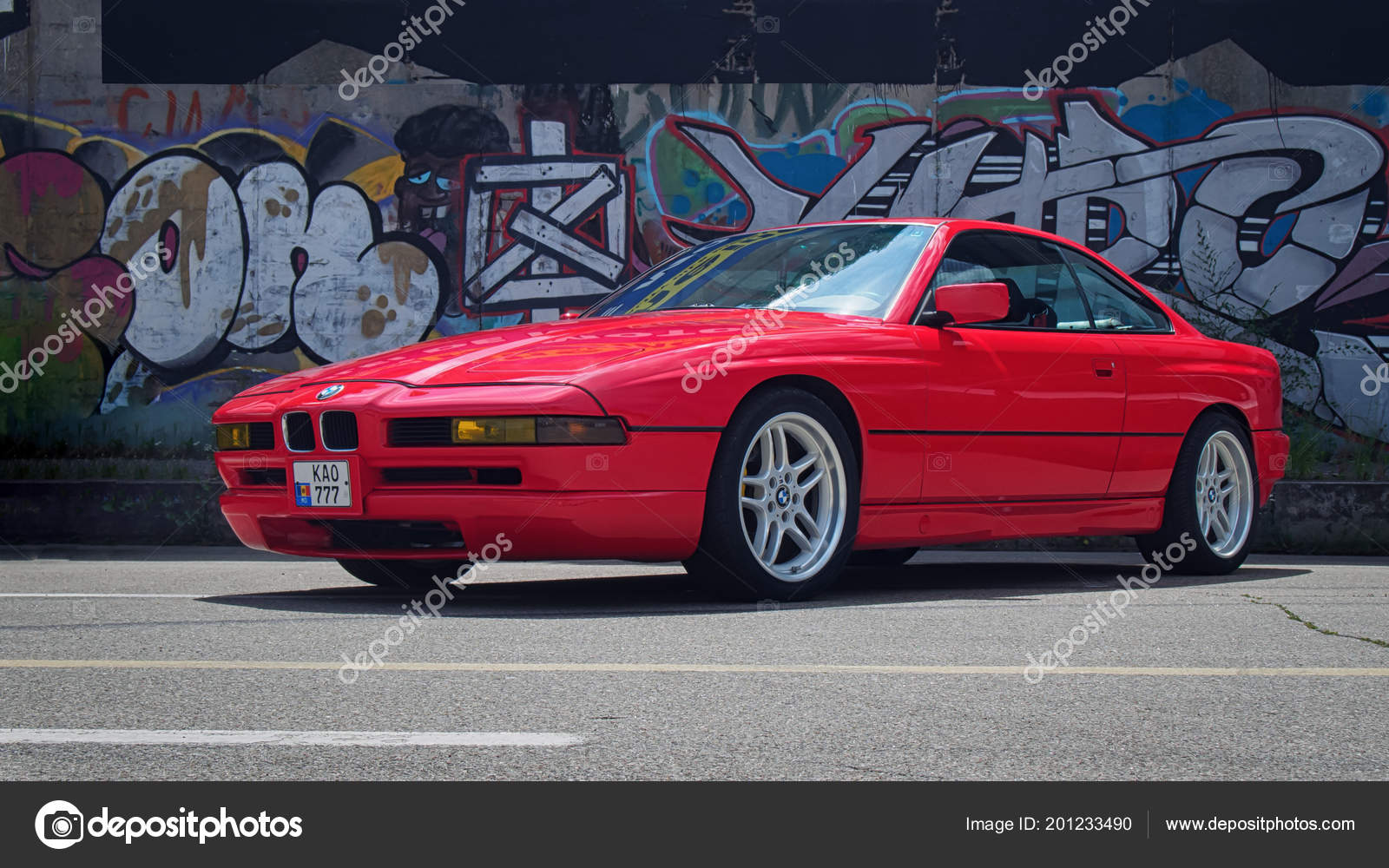 кишинев молдова июнь 2018 1989 Bmw 850i E31 улицах города стоковое