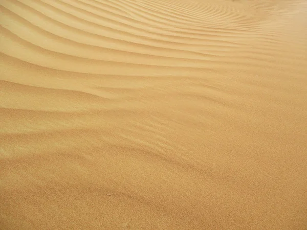 Hiekkadyynit Saharan Autiomaassa — kuvapankkivalokuva