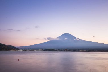 Fuji Dağı Gölü Kawaguchiko baharat Japonya sonbaharda görüntülendi.