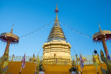 Wat-Pratatdoikam (Tapınak adı) Chiangmai, Tayland - Stupa çok Budizm ve turistik gelir dua ve ibadet için.