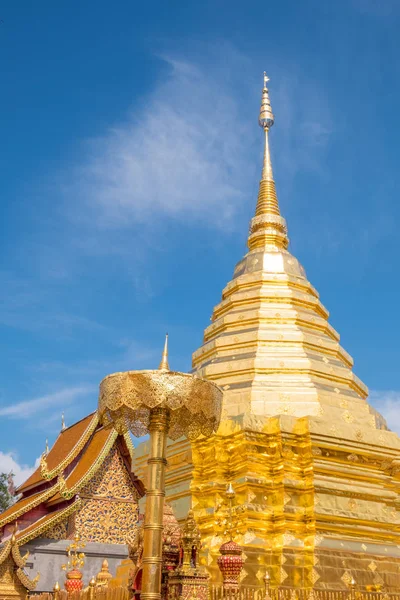 Budist Tapınağı isim Wat Phra Bu DOI Suthep şehirde Chiang Mai, Tayland - en güzel altın stupa Tayland içinde.