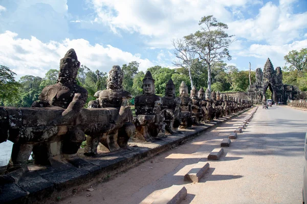 Bogowie Południowej Bramy Angkor Thom Kambodża — Zdjęcie stockowe