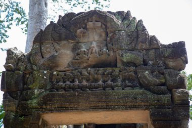 Ta Prohm Angkor Wat Kamboçya. Ta Prohm antik Tapınağı Angkor Wat, Kamboçya nerede orman ağaç köklerinin gerçeküstü dünya üreten bu antik yapıların Duvar ile iç içe.