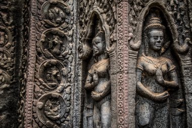 Ta Prohm Angkor Wat Kamboçya. Ta Prohm antik Tapınağı Angkor Wat, Kamboçya nerede orman ağaç köklerinin gerçeküstü dünya üreten bu antik yapıların Duvar ile iç içe.