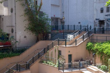 Orta, Hong Kong - Eylül 2018: Bir ünlü boyalı duvar ve Graffiti sanatı, bir binanın bir tarafına, Soho, merkezi Hong Kong Graham Caddesi ve Gutzlaff.