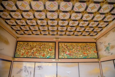 Nagoya, Japonya - Aralık 2018: Nagoya Castle'nın Hommaru Palace Nagoya, Japonya. Saraya geri yüklemek için çalışmaları 2009 yılında başladı ve ilk bölümü halka 2013 yılında açıldı..