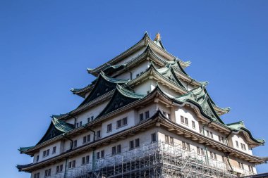 Nagoya Kalesi yeşil çatı ile Japonya'da ünlü bir kale olduğunu. 