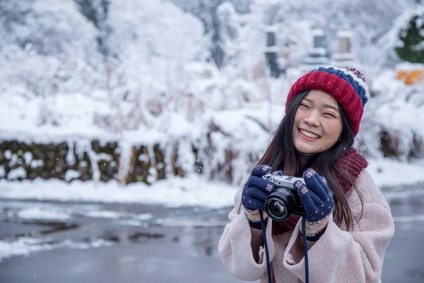 Happy Girl Shirakawa Village Area Winter Snowing Traditional House Gassho — Stock Photo, Image