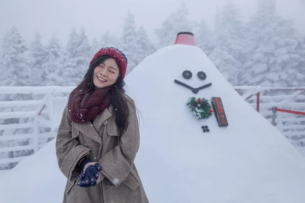 Portrait Woman Red Wool Hat Feeling Very Happy Cold Snowy — Stock Photo, Image