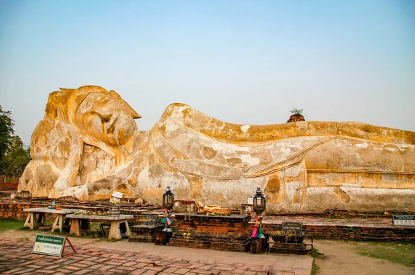 Zřícenina Wat Mahathat Ayutthaya Thajsko Dominantou Historického Chrám Thajsku Červánky — Stock fotografie