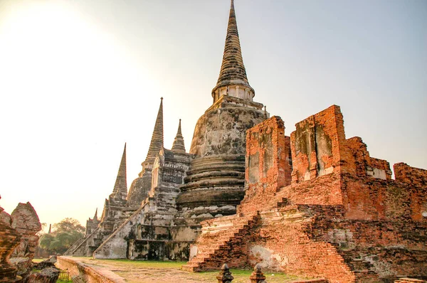 Zřícenina Wat Mahathat Ayutthaya Thajsko Dominantou Historického Chrám Thajsku Červánky — Stock fotografie