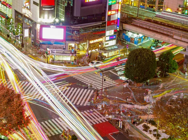 2018 夜にクロス通りを歩いている観光客との空中眺めからの渋谷の交差 日本の目的地の一つ 低速シャッタを使用した照明テクニック — ストック写真