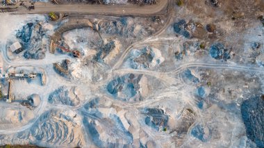 Çimento hammadde yüzeyinden çimento Sektöründen havadan görünümü.