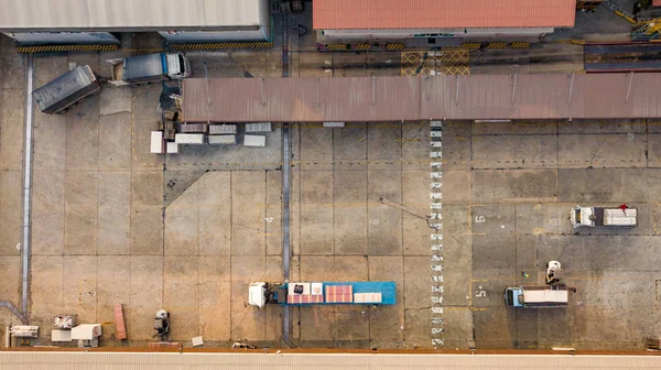 Lageraktiviteten Vid Logistic Fabrik Med Gaffeltruck Transport Från Drone Flygfoto — Stockfoto