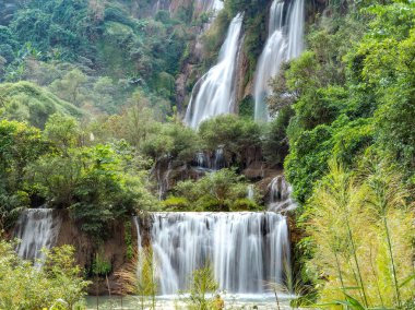 Thi lo su şelale. Tayland, en güzel şelale Tak ilinde bulun. 