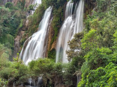Thi lo su şelale. Tayland, en güzel şelale Tak ilinde bulun. 