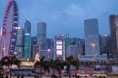 Central Harbour cephesi, Hong Kong - Eylül 2018 : Habourfront'daki Central Piers 9 ve 10 arasında yer alan Aia Vitality Park'taki Hong Kong Gözlem Çarkı, merkezdeki yerel bir dönüm noktasıdır Hk.