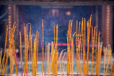 Tin Hau Temple, Repulse Bay, Hongkong - Eylül 2018 : Tin Hau Tapınağı veya Kwun Yam Türbesi, Repulse Körfezi'nde bulunan ve Çinlilerin ve gezginlerin tanrıya saygı duyduğu bir Taoist türbedir..