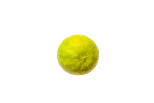 緑と黄色のテクスチャスキンを持つ白いダイカット背景と分離された緑のレモンやライム — ストック写真
