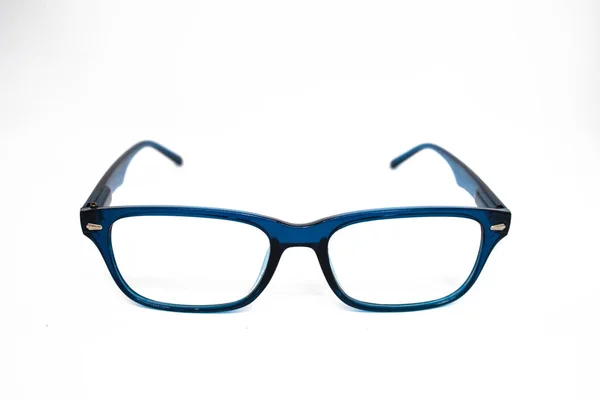 白い背景に隔離された青いメガネ サングラス用ヴィンテージフレーム 視力保護と読書光学レンズの要約 — ストック写真