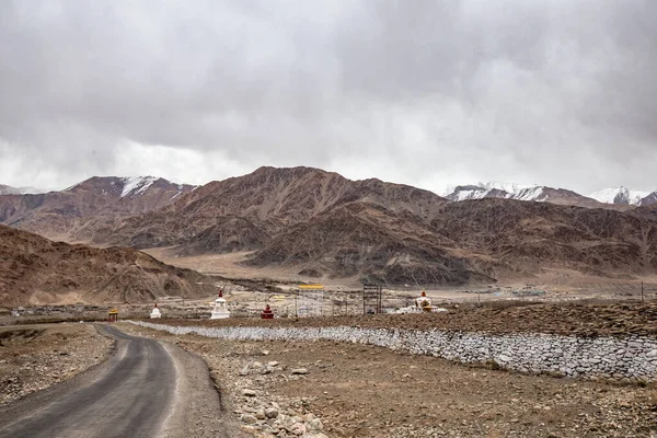 Viaje Por Carretera Con Vista Ciudad Leh Ladakh Desde Monasterio — Foto de Stock