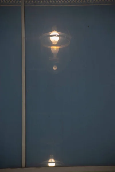 Lamba yansıma pencereden