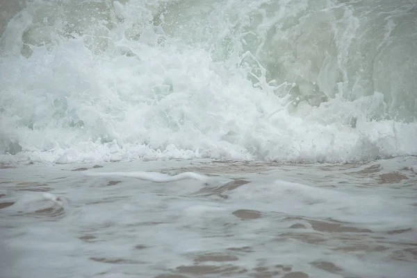 Vlna Lámání Pláži — Stock fotografie