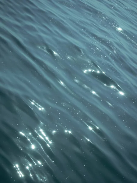 Donker Azure Water Onder Zonlicht — Stockfoto