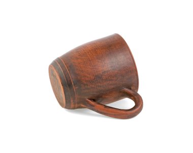 El yapımı kil Kupası beyaz arka plan üzerinde