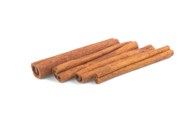 Tarçın beyaz arkaplanda yapışır