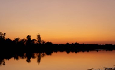 Su günbatımı yansıma.